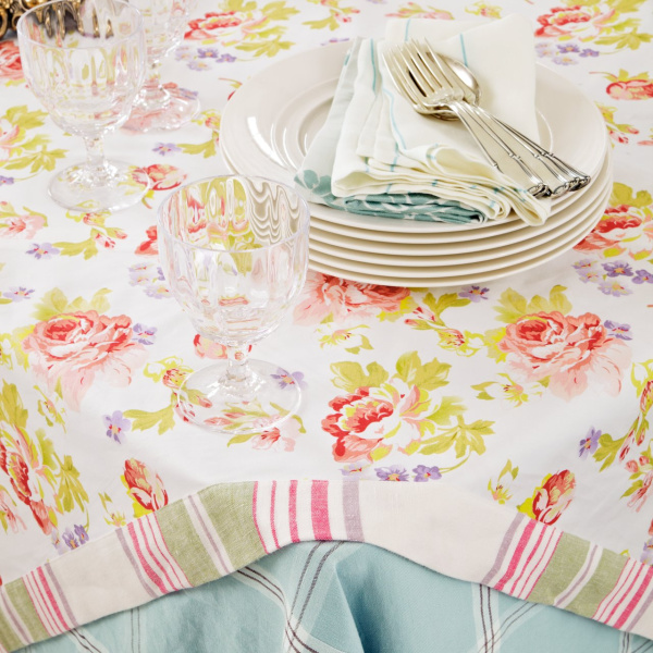 Tischdecke mit Blumenmester